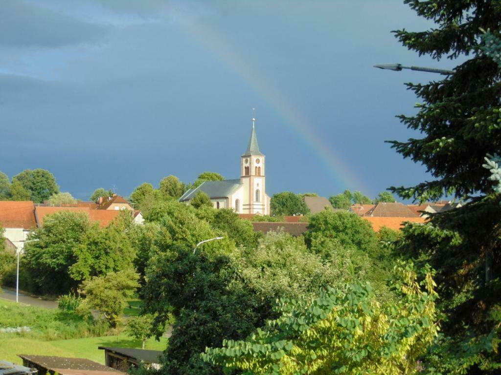 Obere Ferienwohnung Asshoff Zwischen Odenwald, Taubertal Und Bauland Berolzheim エクステリア 写真