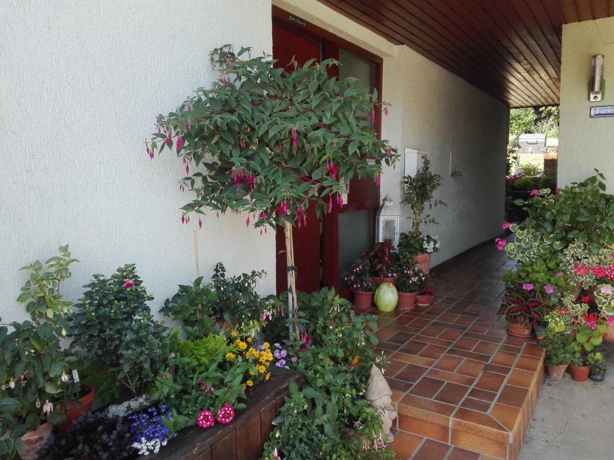 Obere Ferienwohnung Asshoff Zwischen Odenwald, Taubertal Und Bauland Berolzheim エクステリア 写真